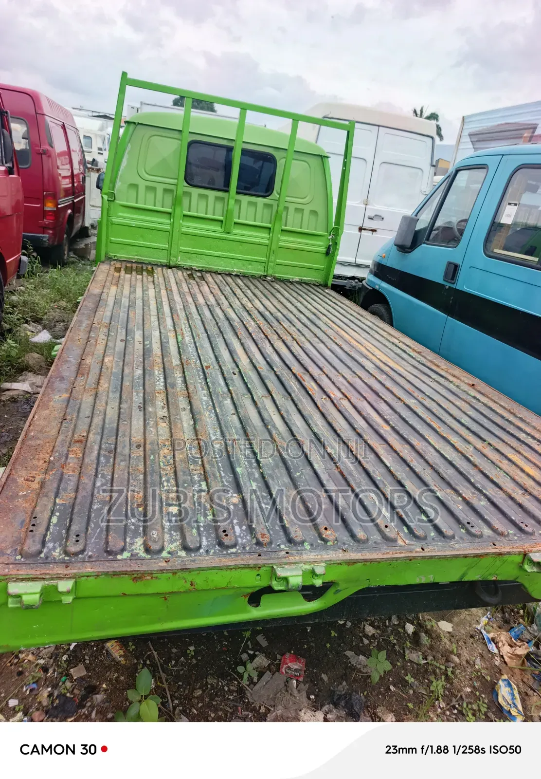 Toyota HiAce 2000 Green