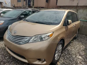 Toyota Sienna 2013 Gold