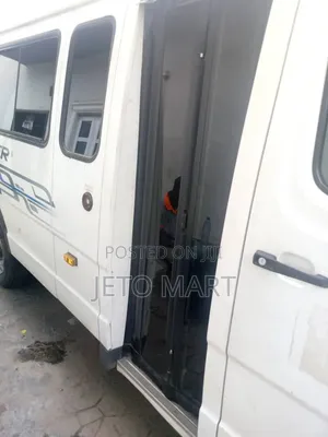 Bus 2023 White