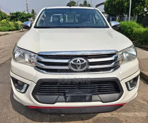 Toyota Hilux 2019 White