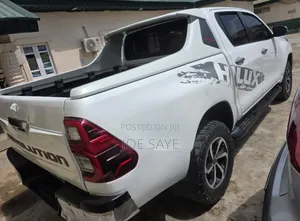 Toyota Hilux 2020 White
