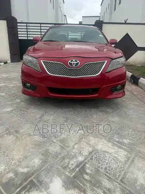 Toyota Camry SE 4dr Sedan (2.5L 4cyl 6A) 2011 Red
