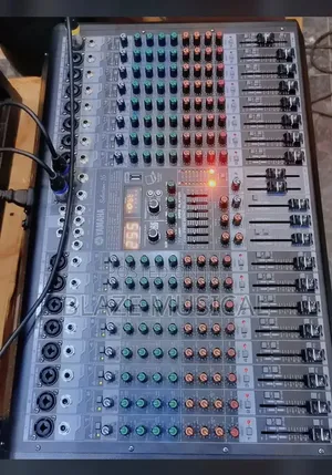 Yamaha Professional 16chanel Mixer
