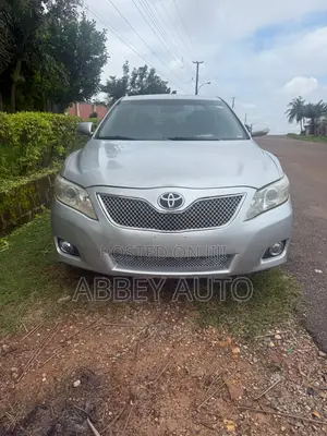 Toyota Camry LE 4dr Sedan (2.5L 4cyl 6A) 2011 Silver