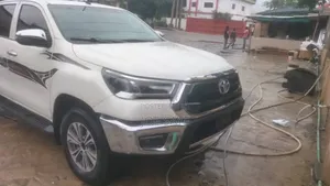 Toyota Hilux 2020 White