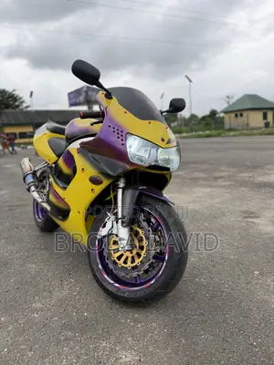 Honda CBR 1999 Yellow