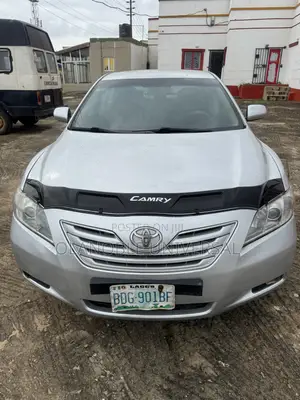 Toyota Camry XLE 4dr Sedan (2.5L 4cyl 6A) 2011 Silver