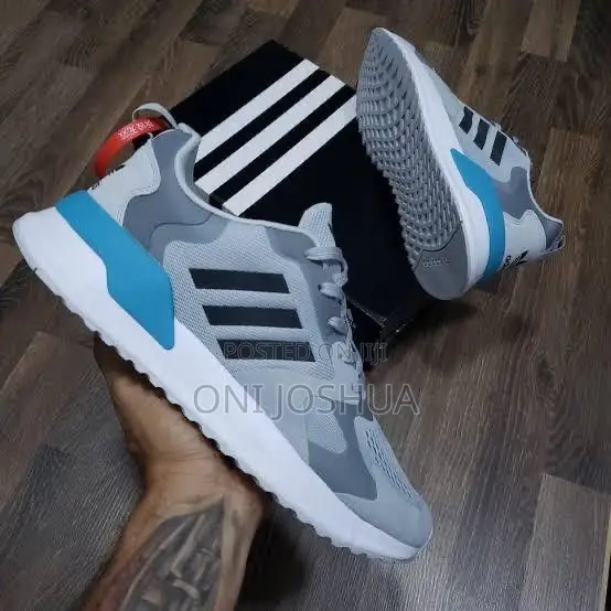 Adidas Sneakers