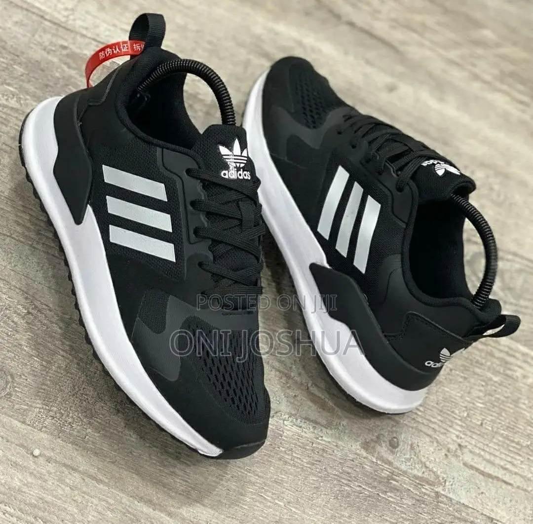 Adidas Sneakers