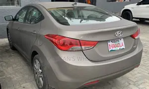 Hyundai Elantra GLS Sedan FWD (1.8L 4cyl 6M) 2013 Brown