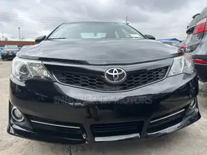 Toyota Camry SE 4dr Sedan (2.5L 4cyl 6A) 2013 Black