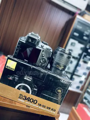 Nikon D3400 With Lens