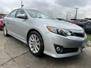 Toyota Camry SE 4dr Sedan (2.5L 4cyl 6A) 2013 Silver