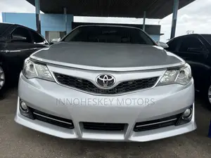 Toyota Camry SE 4dr Sedan (2.5L 4cyl 6A) 2014 Silver
