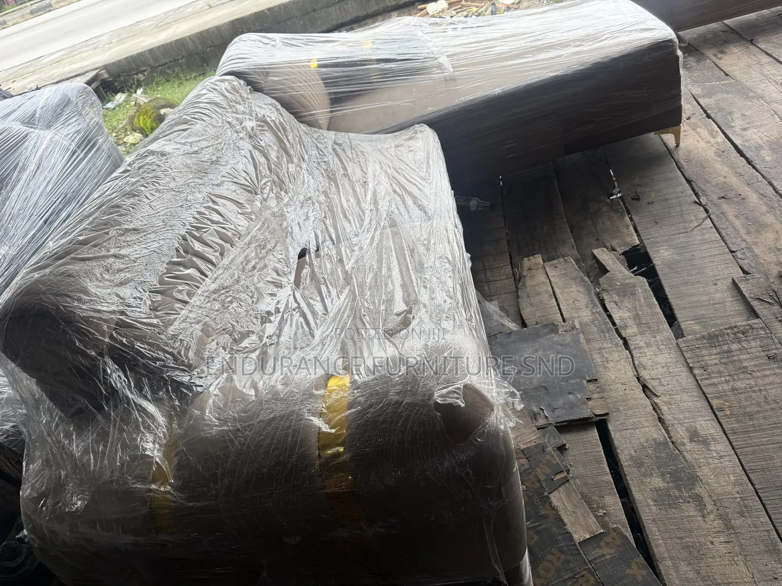 Hand Padding L Shape Chair