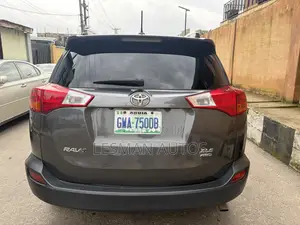 Toyota RAV4 XLE 4dr SUV (2.5L 4cyl 6A) 2014