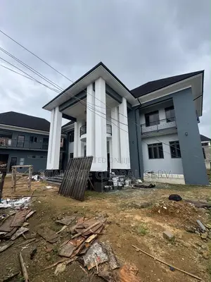 5bdrm Duplex in Circular Road, Woji for sale