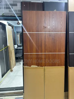 Trendy 3-Stripe Wooden Door for Rooms