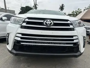 Toyota Highlander XLE 4dr SUV AWD (3.5L 6cyl 6A) 2015 White