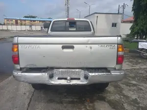 Toyota Tacoma Base 4x2 Xtracab 121.9 in. WB 2003 Silver