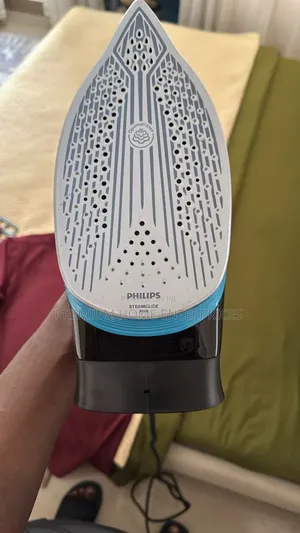 Philips GC3920/26 Steam Iron. 2500 Watts. 2 Years Warranty