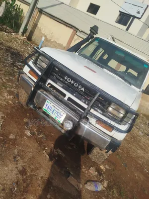 Toyota Land Cruiser 1998 White
