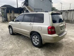 Toyota Highlander Base FWD 2003 Gold