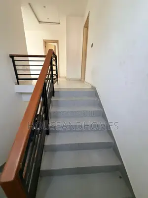 4bdrm Maisonette in Lekki Phase 1 for rent