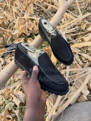 Black Velvet Shoe With Stone Lay-Up