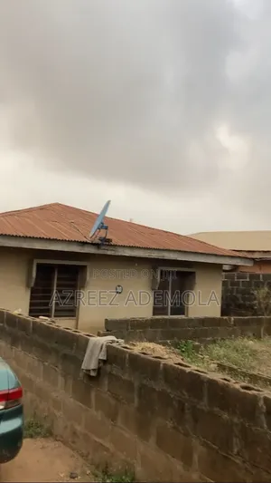 4bdrm Bungalow in Akobo Yawuri Road for sale