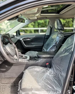 Toyota RAV4 XLE 2022 Black