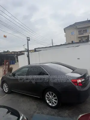 Toyota Camry XLE 4dr Sedan (2.5L 4cyl 6A) 2014 Gray