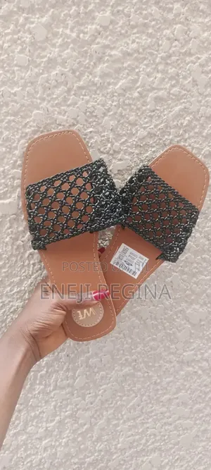 Elegant Ladies Flat Slippers – Comfortable Stylish