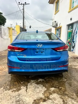 Hyundai Elantra Limited Sedan FWD (1.8L 4cyl 6A) 2016 Blue