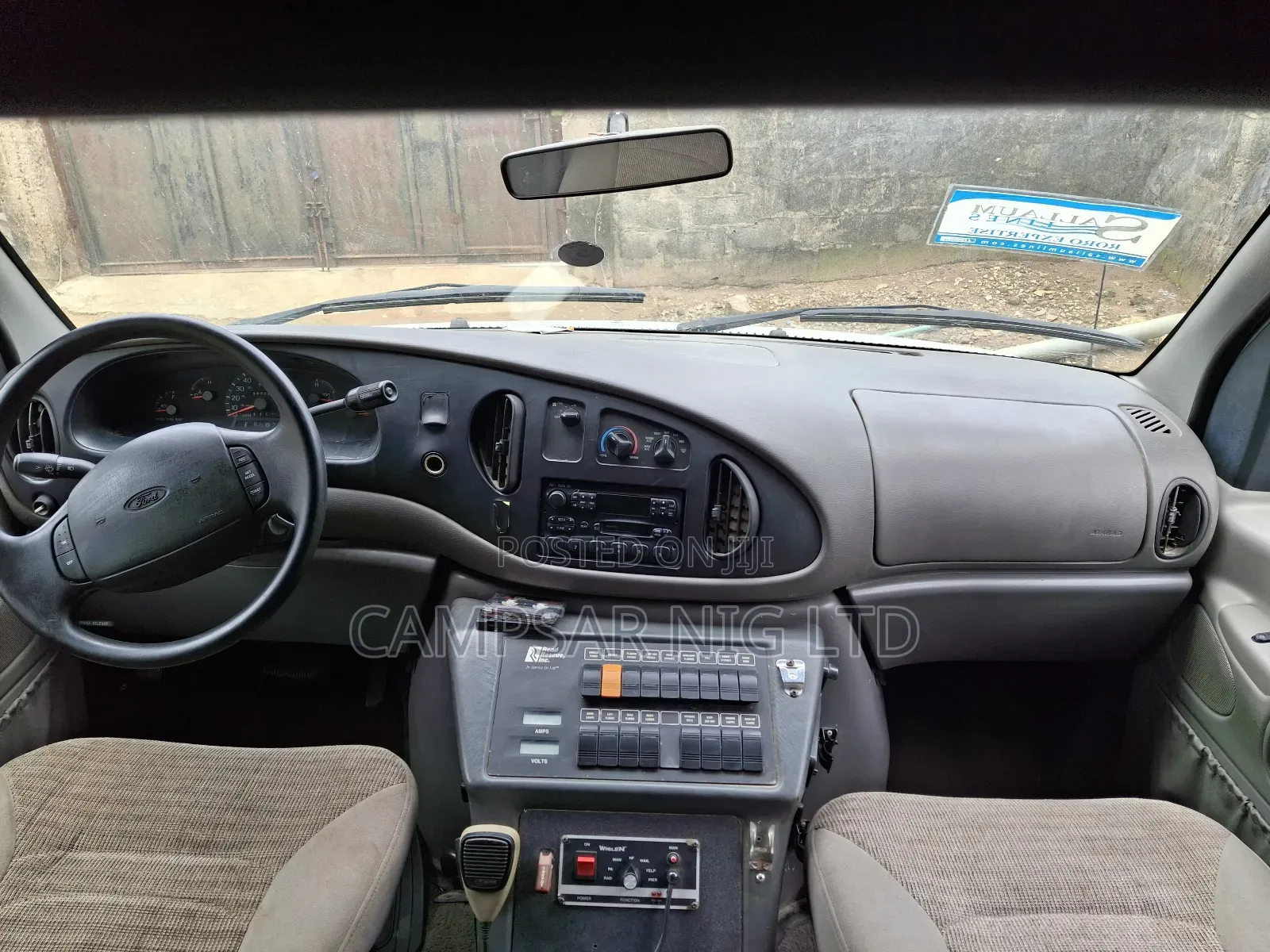 Ford E450 2000 White