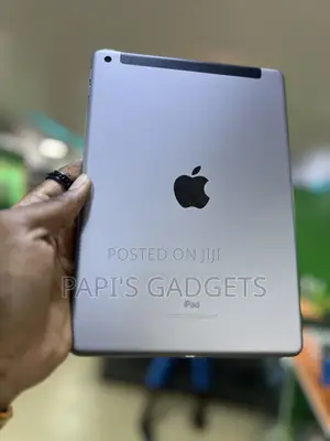 Apple iPad 9.7 32 GB Gray