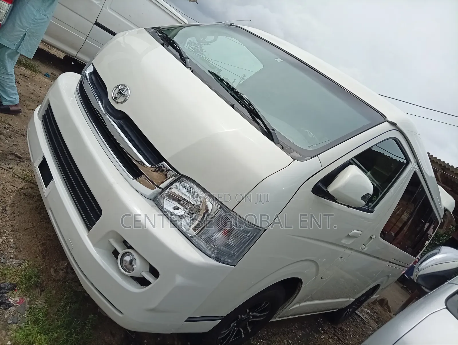 Toyota HiAce 2012 White