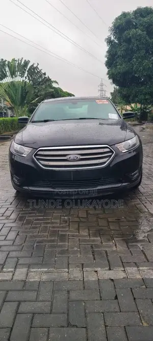 Ford Taurus 4dr Sedan 2016 Black