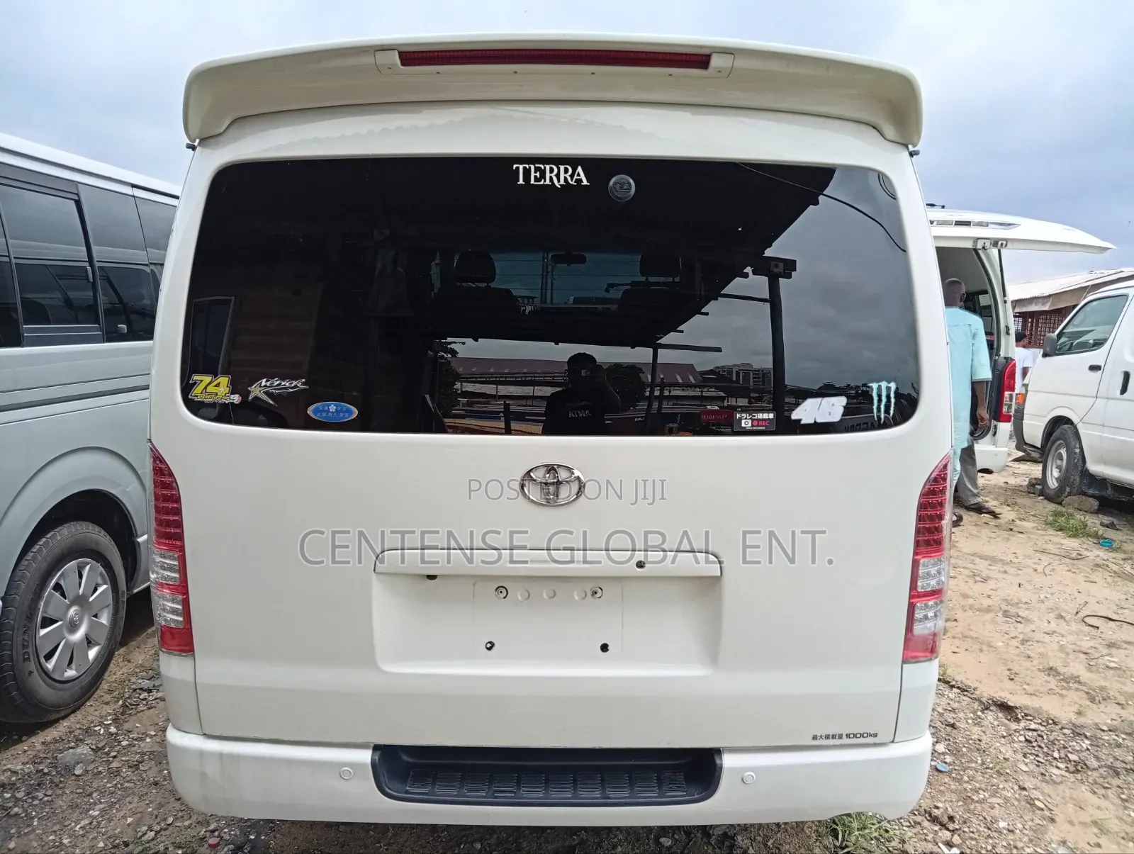 Toyota HiAce 2012 White
