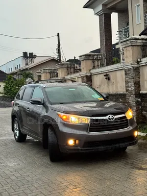 Toyota Highlander Limited Platinum 4dr SUV AWD (3.5L 6cyl 6A) 2015 Gray