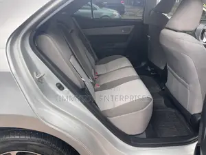 Toyota Corolla SE (1.8L 4cyl 2A) 2018 Silver
