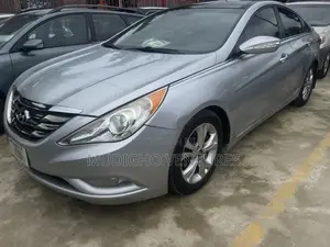 Hyundai Sonata Limited Sedan FWD (2.4L 4cyl 6A) 2012 Silver