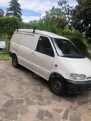 Nissan Vanette 2000 White