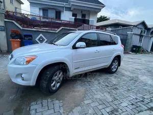 Toyota RAV4 2010 White