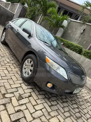Toyota Camry LE 4dr Sedan (2.5L 4cyl 6AM) 2010 Gray