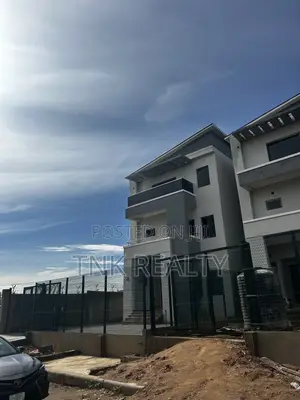 Newly Built 5bedroom Duplex With BQ for Sale