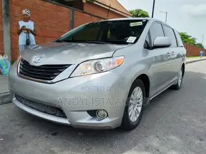 Toyota Sienna Limited 7-Passenger 4dr Minivan (3.5L 6cyl 6A) 2014