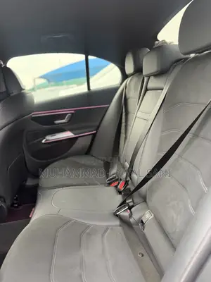 New Mercedes-Benz E200 2025 Black