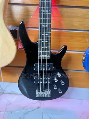 Active Yamaha Bass Guitar 5 Strings