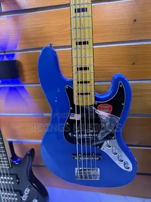 Squire by Fender Jazz Bass Guitar 5 Strings